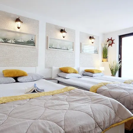 Guest house Gosciniec Santa Maria *