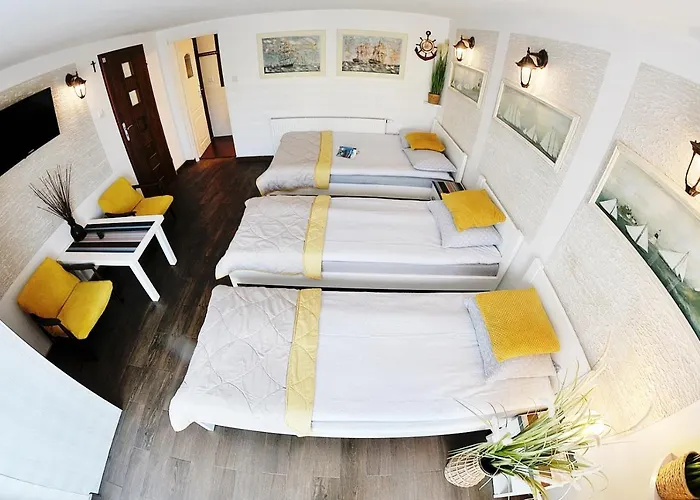 Gosciniec Santa Maria Pensión *